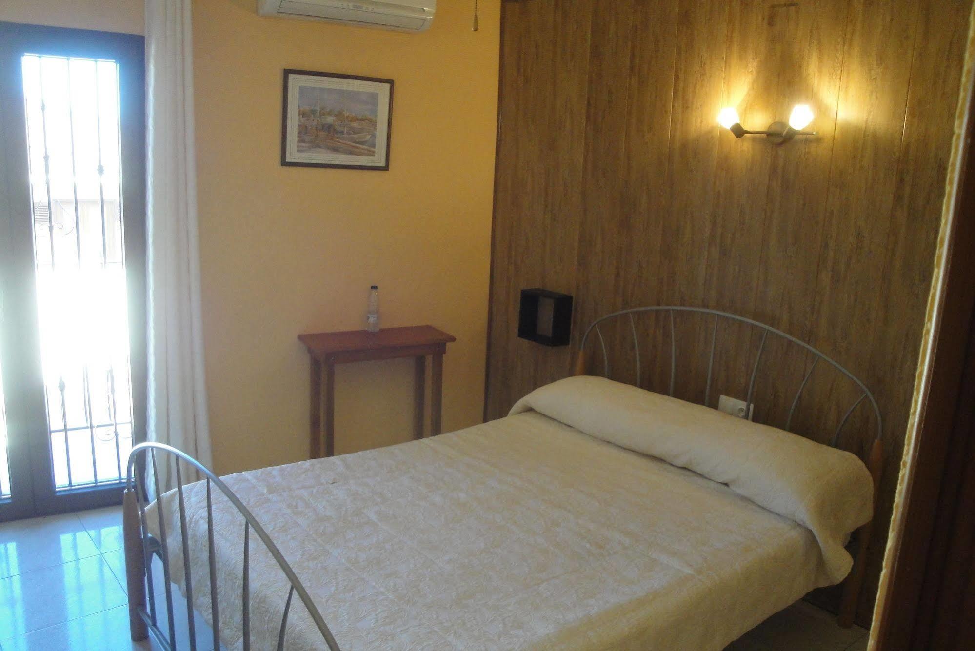 Hostal Cristina Denia Εξωτερικό φωτογραφία