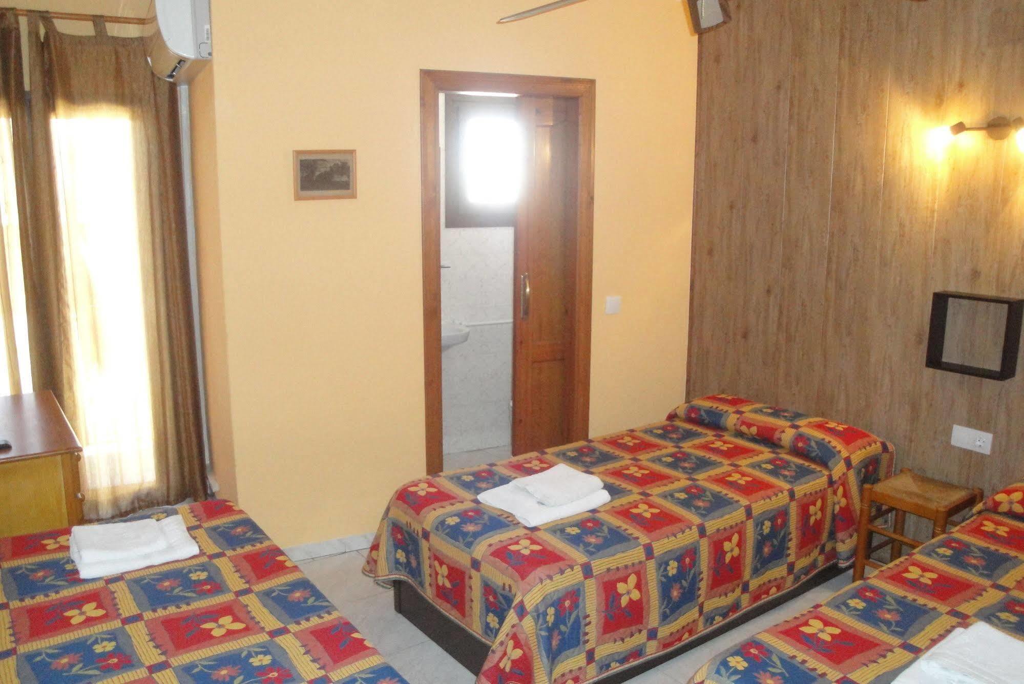 Hostal Cristina Denia Εξωτερικό φωτογραφία